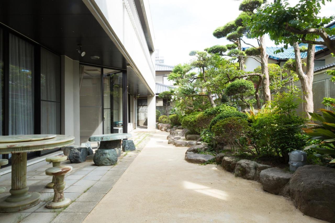 Guest House Hakozaki Garden Fukuoka  Eksteriør billede